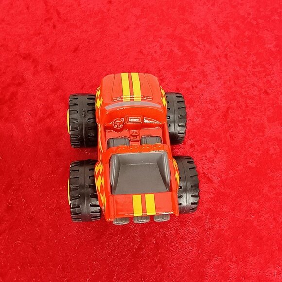 Fisher-Price Blaze‎ & The Monster Machines Racing Flag Stripes Monster Truck Toy - Picture 6 of 6